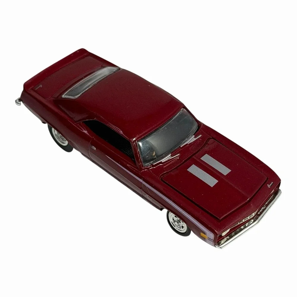 1969 Chevy V-8 Camaro SS 350 Collectible‎ 1/64 Scale Diecast Diorama Model